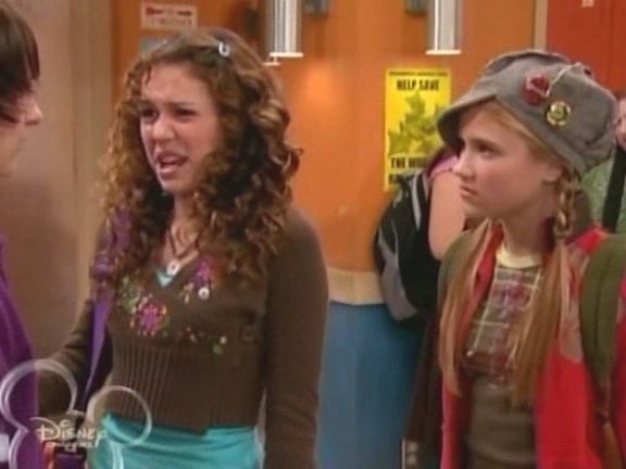 1-02-Miley-Get-Your-Gum-hannah-montana-3157130-576-432.jpg