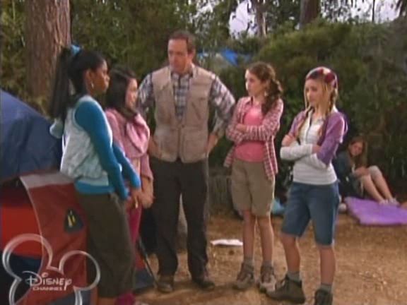 1-09-Ooh-Ooh-Itchy-Woman-hannah-montana-3167599-576-432.jpg